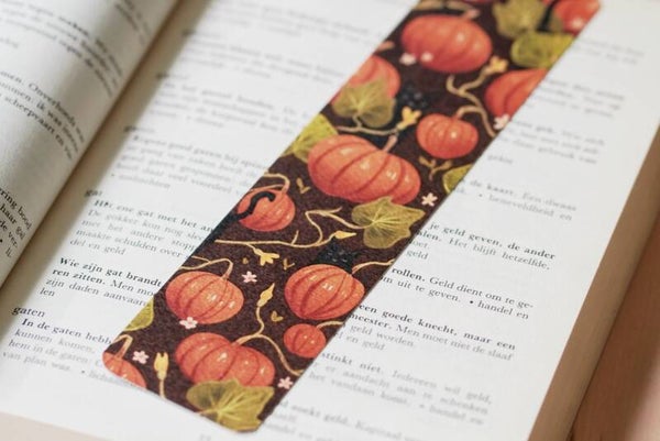 Pompoenen in de aarde, boekenlegger