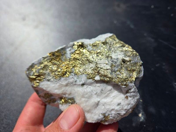 Chalcopyriet met Magnesiet, Hnutsa, Slowakije