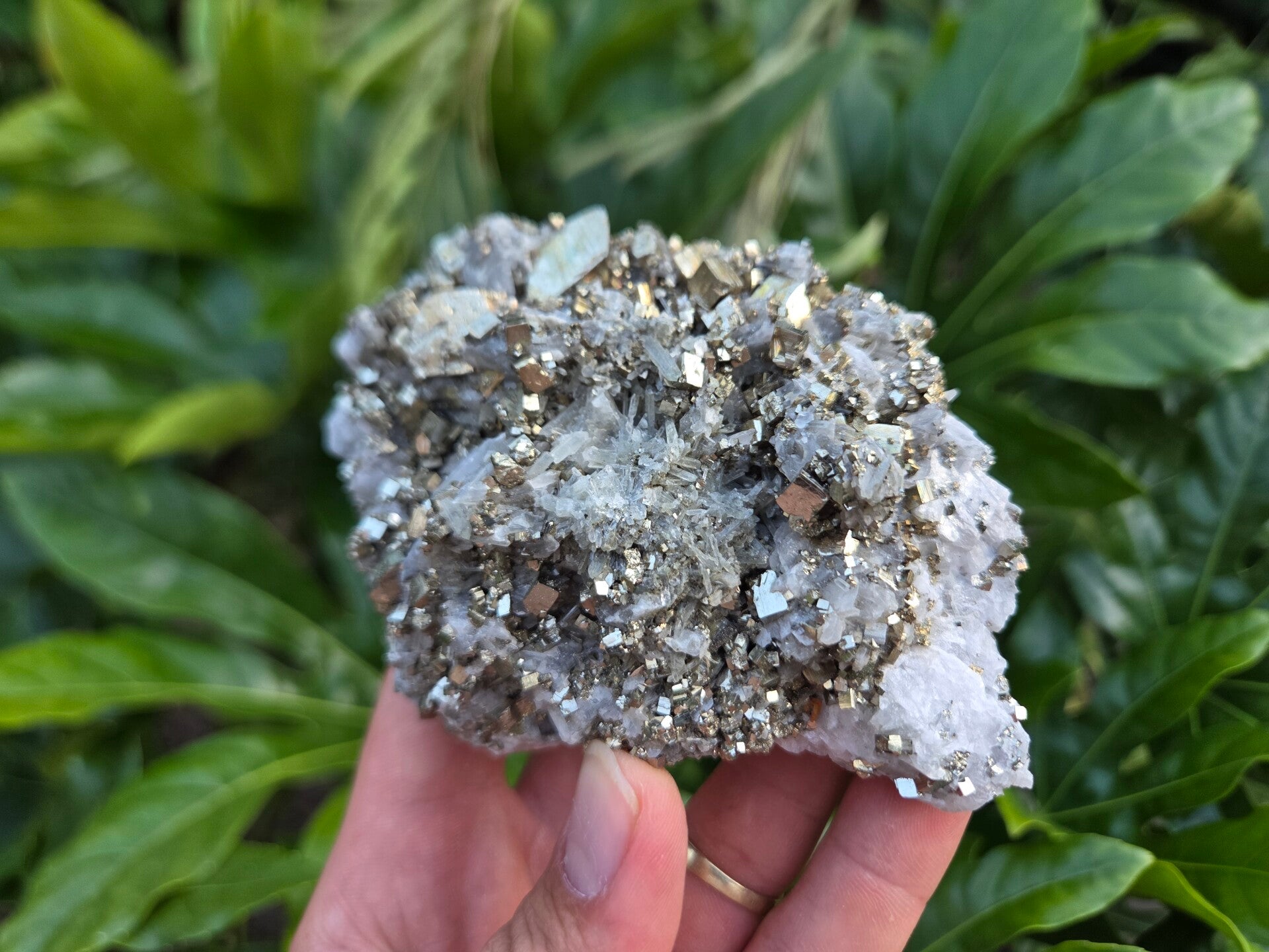 Pyriet, Kwarts, Calciet uv