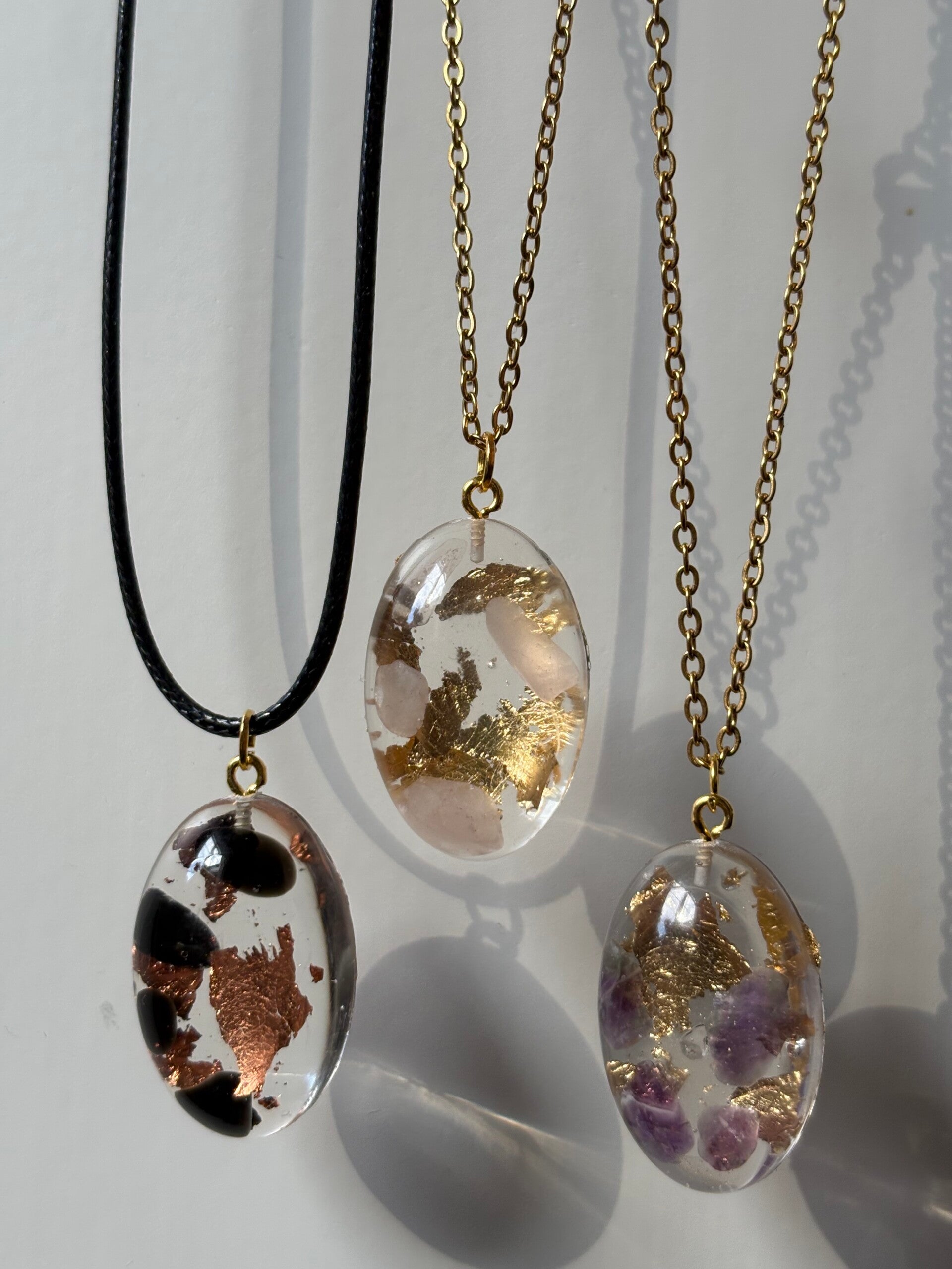 Ketten mit Edelsteinen