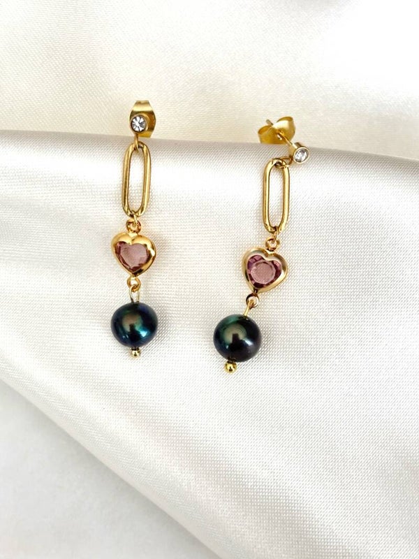 A pearl earrings