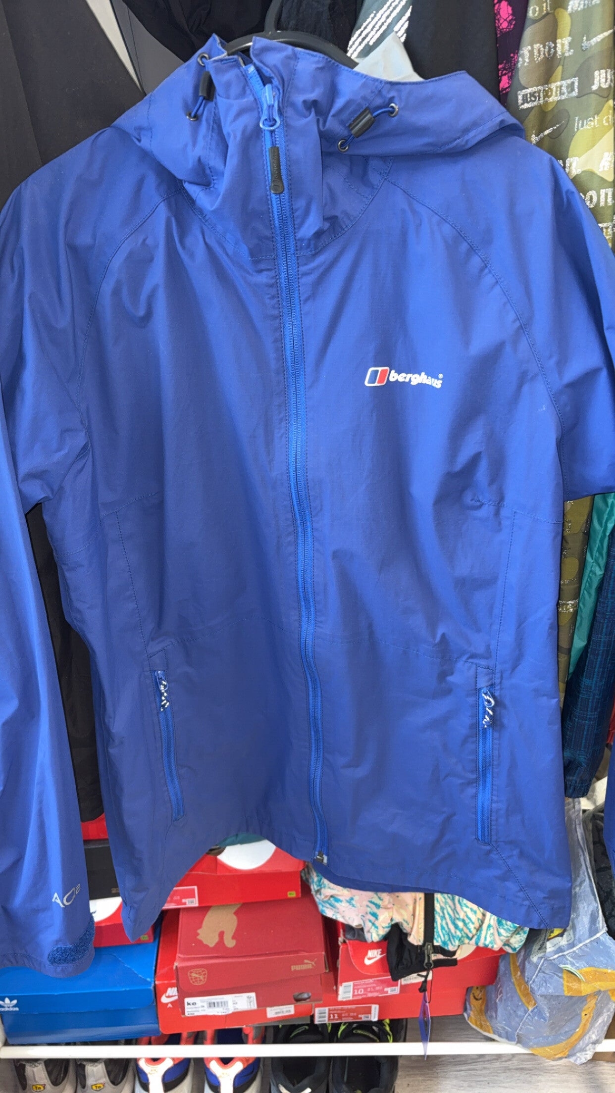 Berghaus Windbreaker