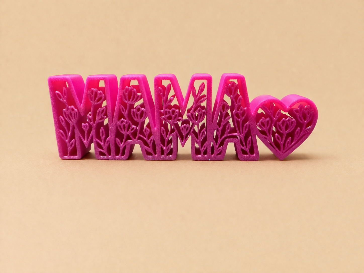 “Mama” met bloemen erin