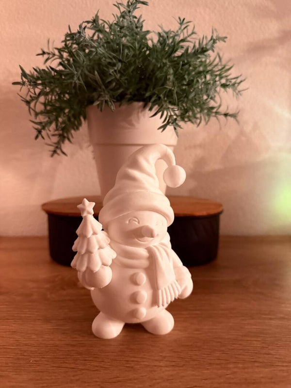 Sneeuwpop met kerstboom