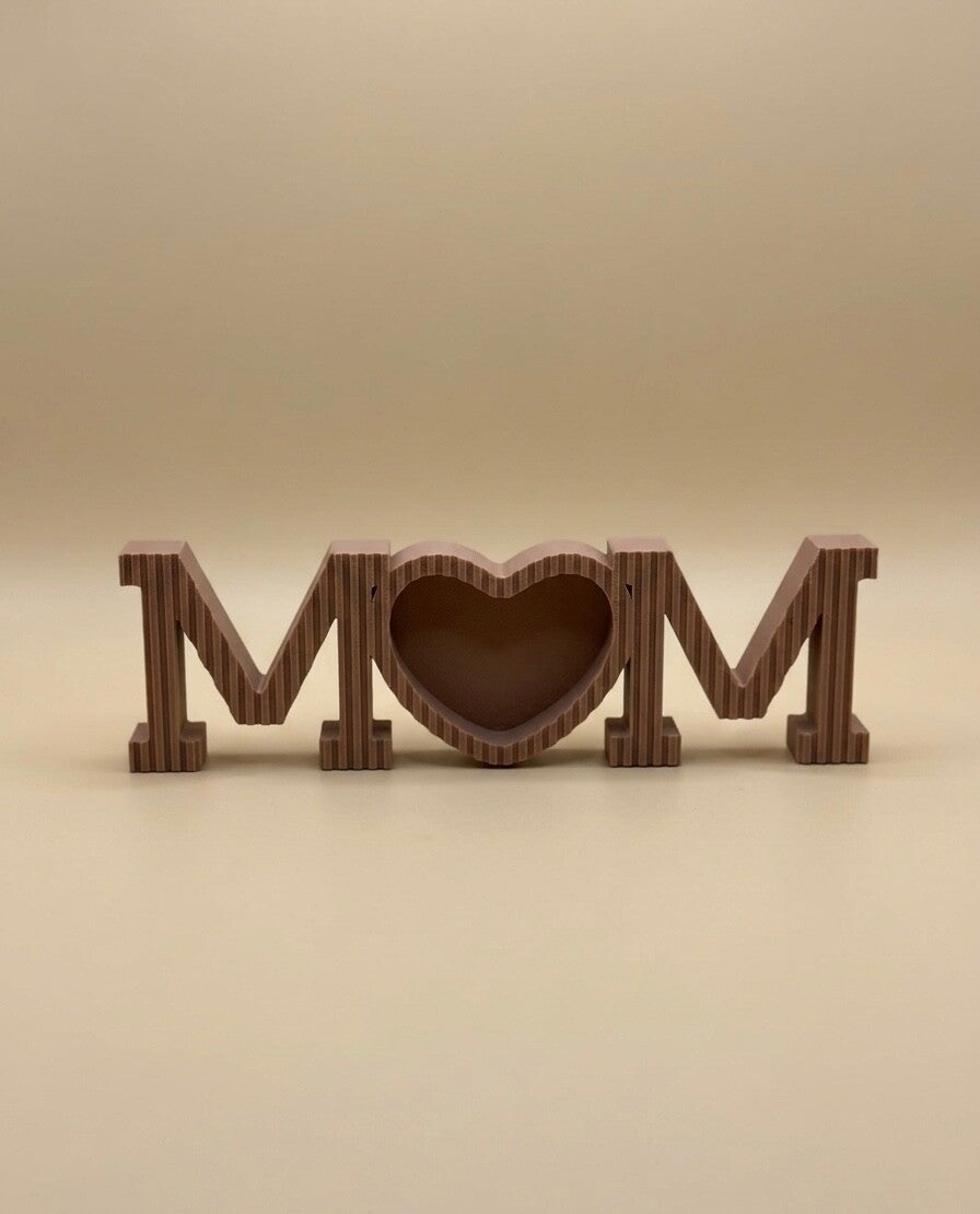 Mom met fotolijstje