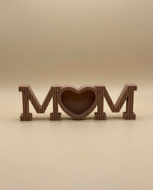 Mom met fotolijstje