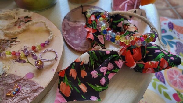 Bracciale floreale e Bracciale con perline