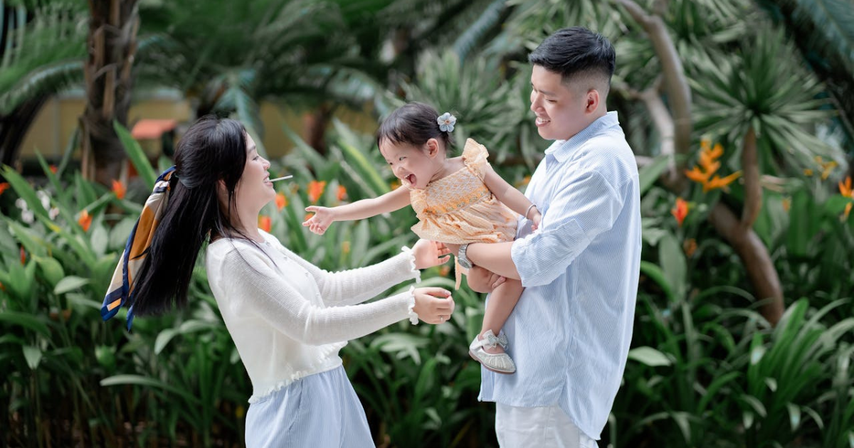 Supervised child handover facilitated by a professional supervisor in a safe, neutral environment to support compliant and stress-free transitions.