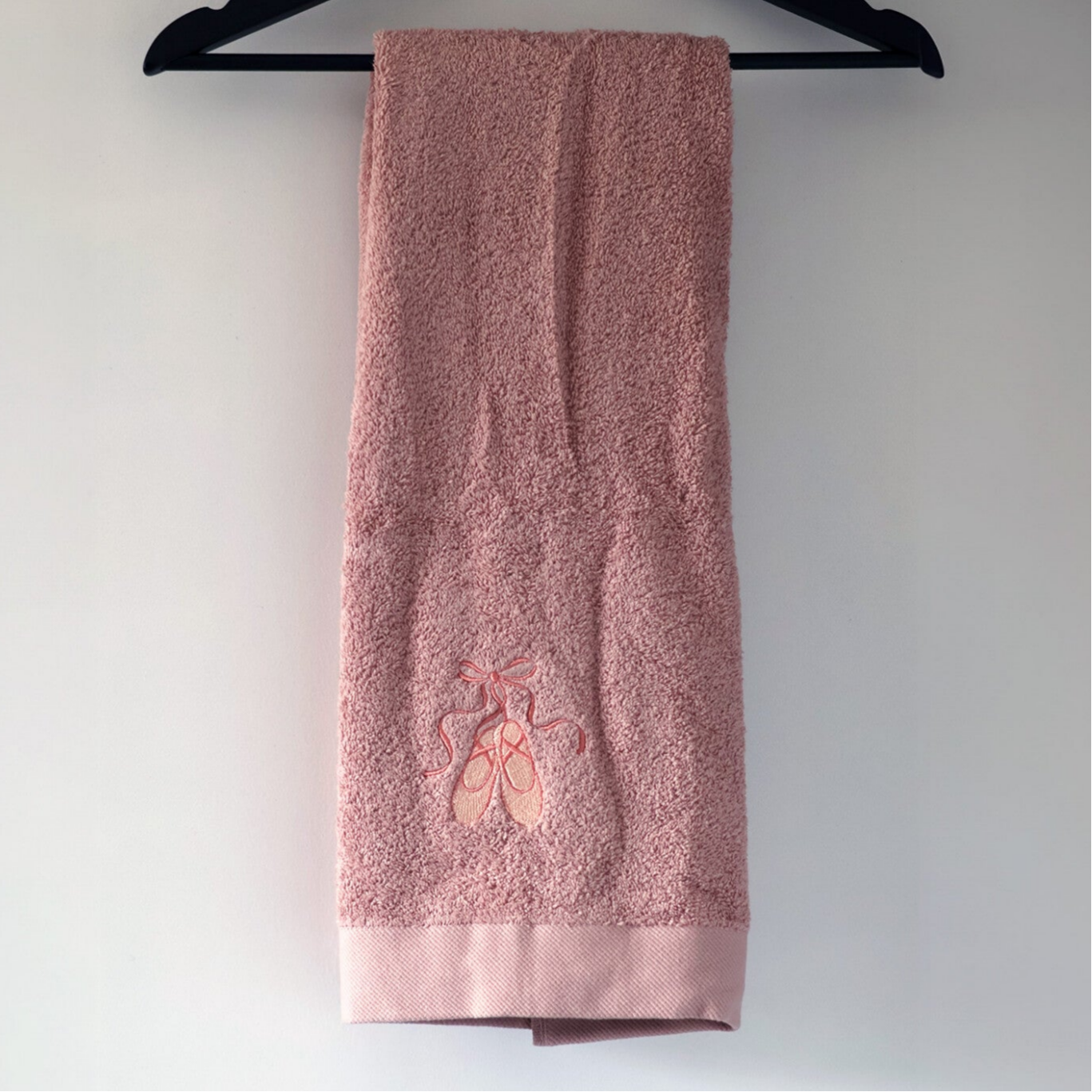 Geborduurde badhanddoek balletschoentjes