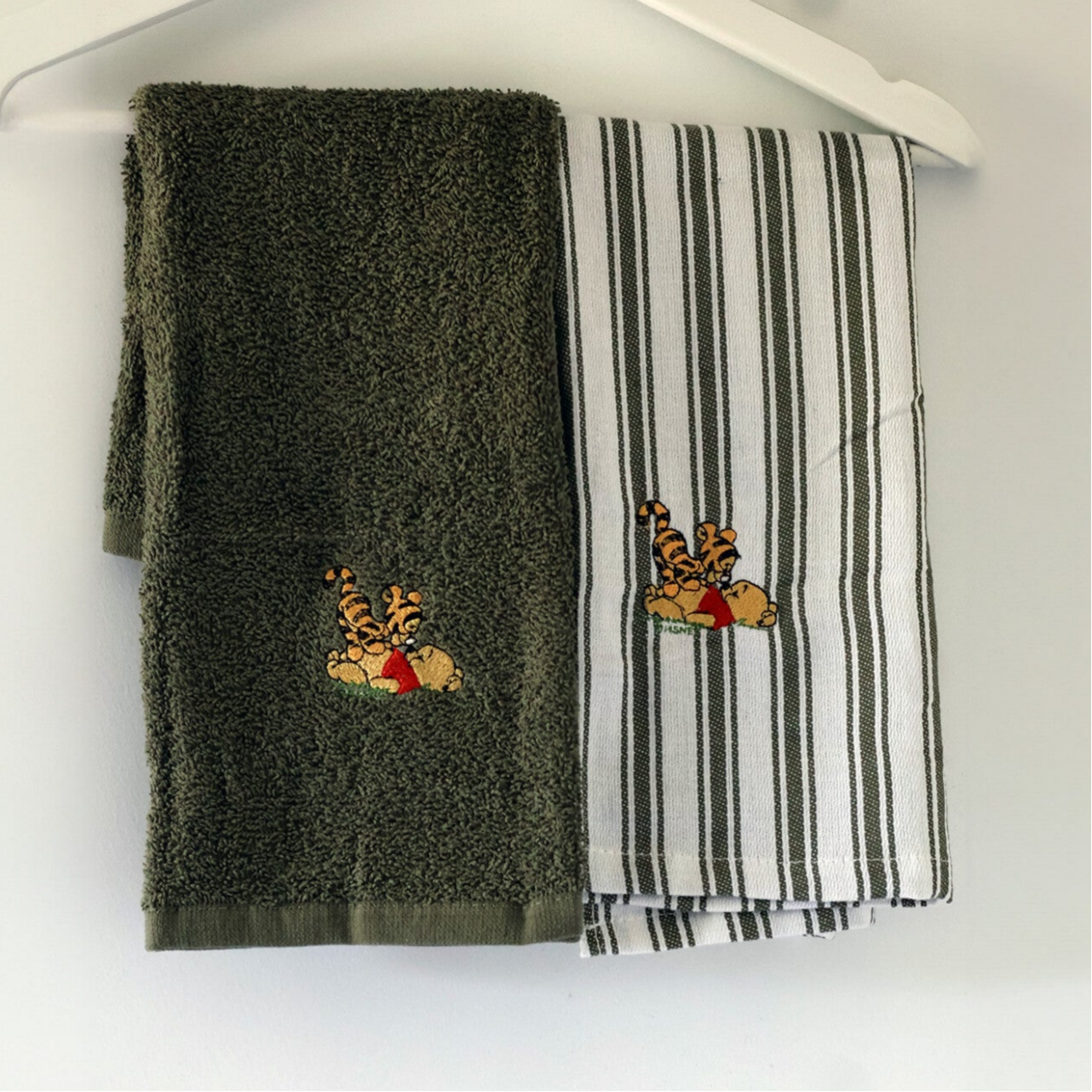 Geborduurde keukenhanddoek en theedoek Winnie