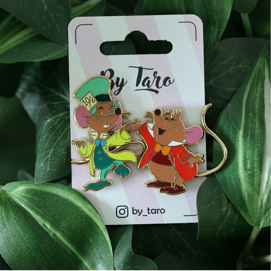 Jaq & Gus als March Hare & Mad Hatter Fantasy pin | Limited Edition