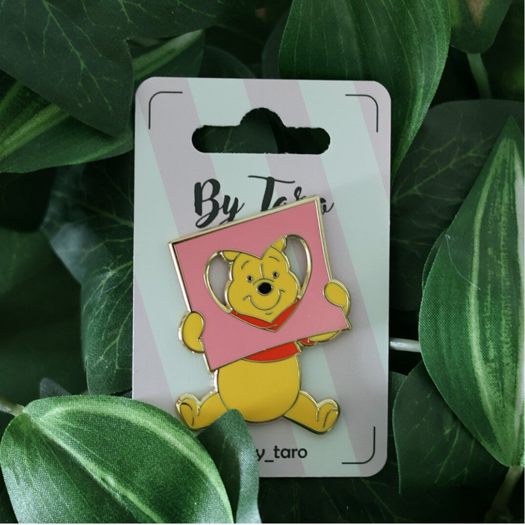 Winnie the Pooh Hart Fantasy Pin