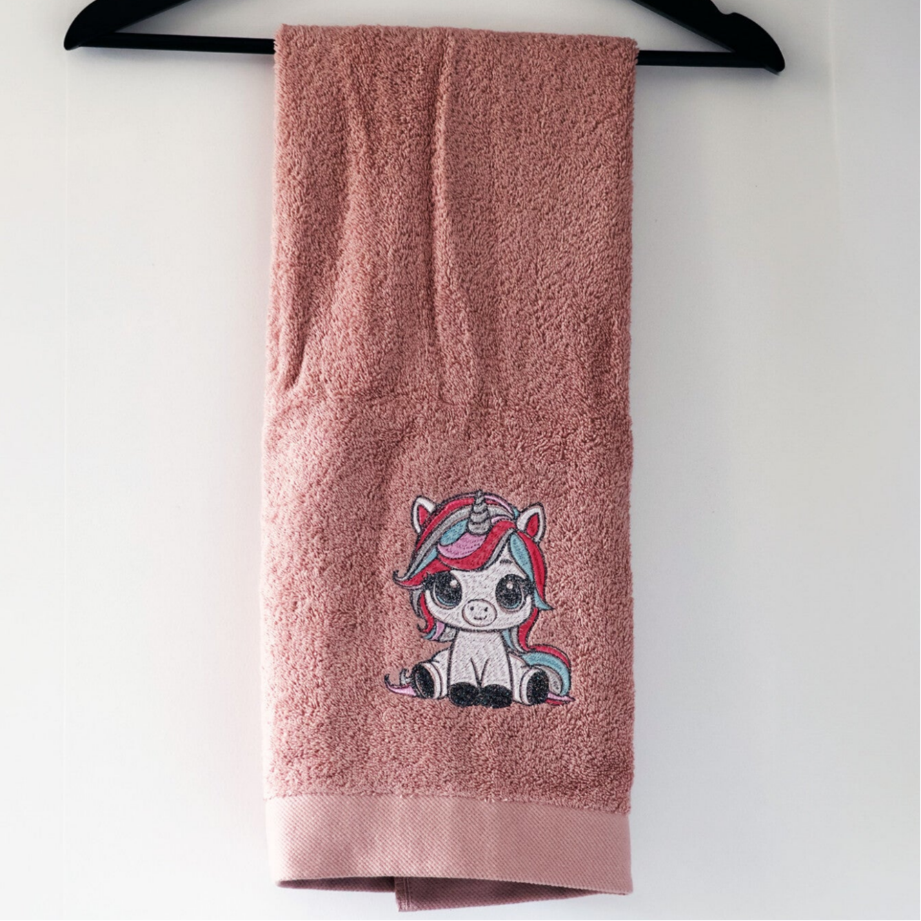 Geborduurde badhanddoek eenhoorn