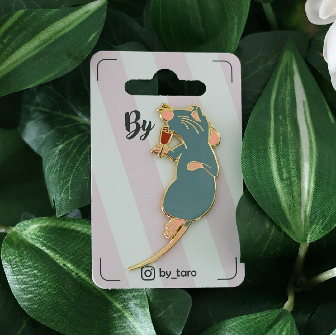 Remy met wijn Fantasy Pin