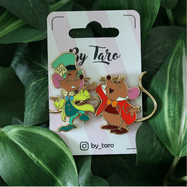 Jaq & Gus als March Hare & Mad Hatter Fantasy pin | Limited Edition