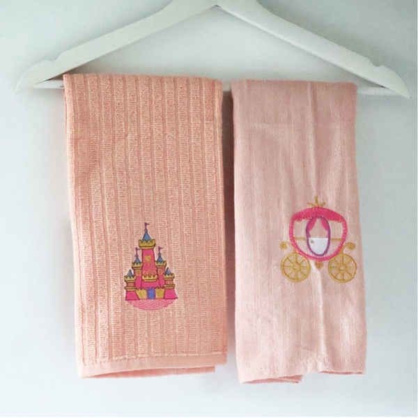 Geborduurde keukenhanddoek en theedoek Kasteel & koets