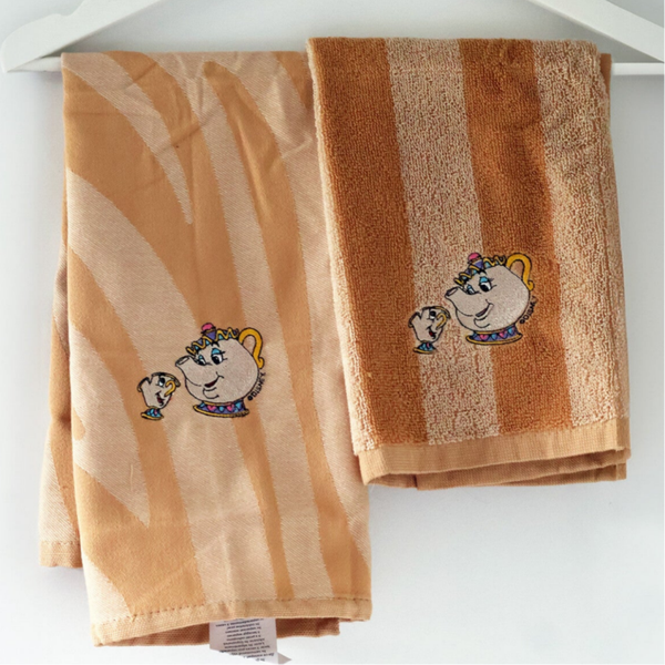 Geborduurde keukenhanddoek en theedoek Theepot en Theekop