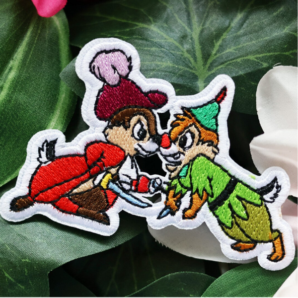 Knabbel en Babbel verkleed als Kapitein Haak en Peter Pan patch / strijkembleem