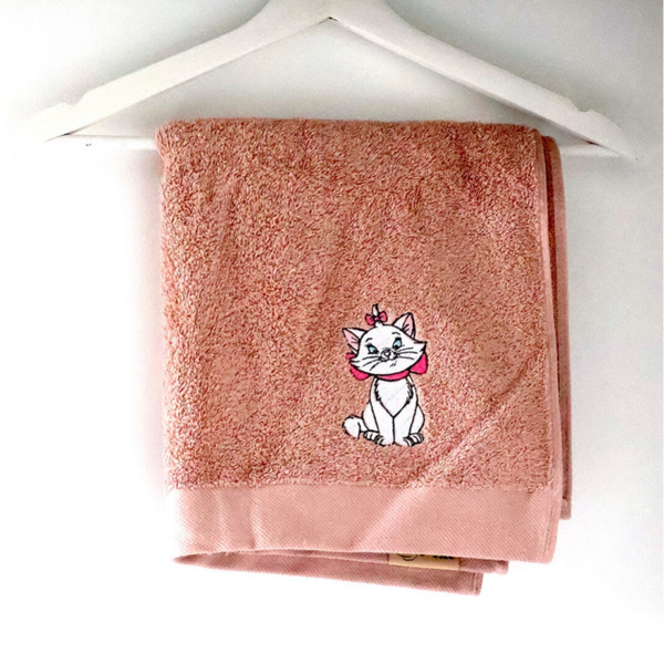 Geborduurde badhanddoek Marie