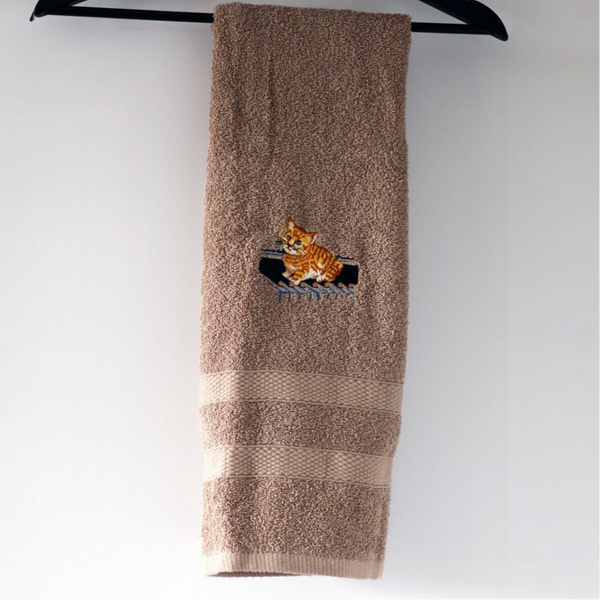 Geborduurde badhanddoek kat