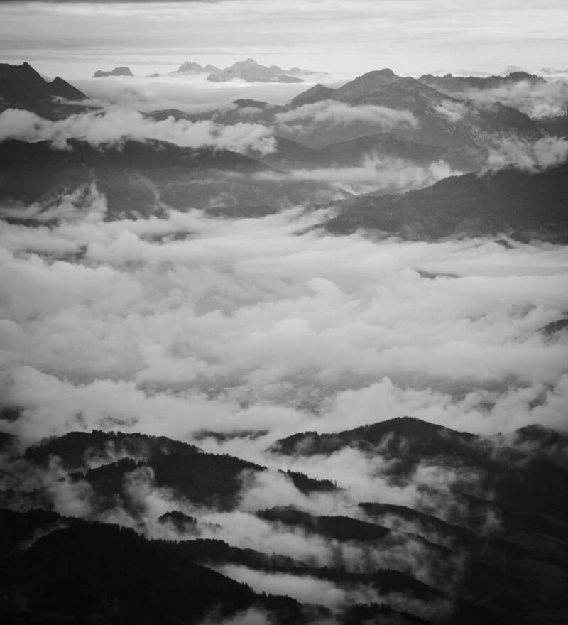 mountains2bw-standard.jpg