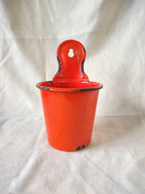VINTAGE EMAILLE WANDPOTJE / KEUKENBAKJE – ROOD