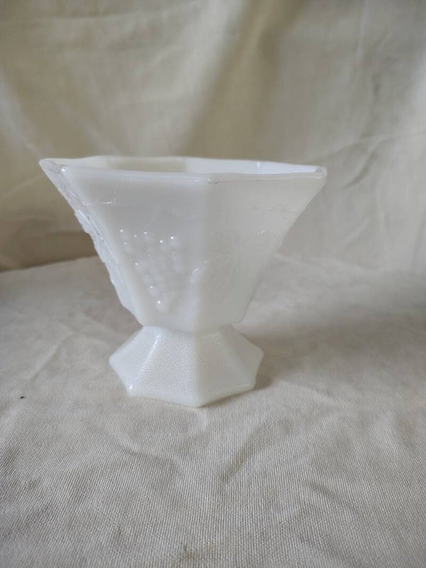 Vintage Opaline Melkglas Sierschaal met Druivenmotief