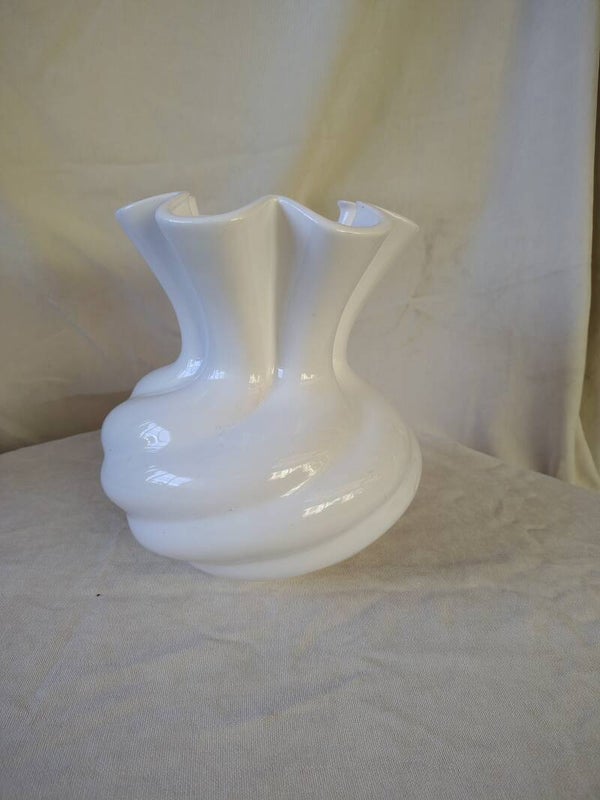 Vintage Witte Keramieken Vouwvaas | Sculpturaal Design | 23 cm
