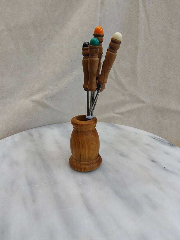 Vintage Cocktailvorkjes Set met Houten Houder – Mid Century Barware