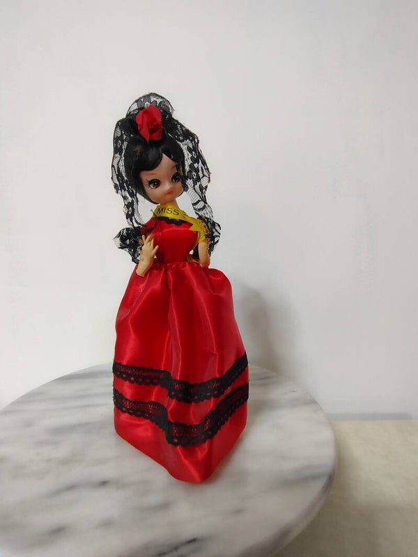 Vintage souvenirpop 'Miss Spain' | Made in Korea | Jaren '70/'80 | Verzamelobject