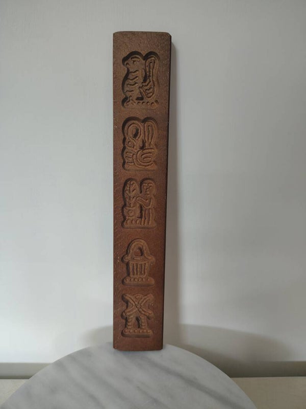 Authentieke houten speculaasplank – nostalgische bakvorm met folklore motieven