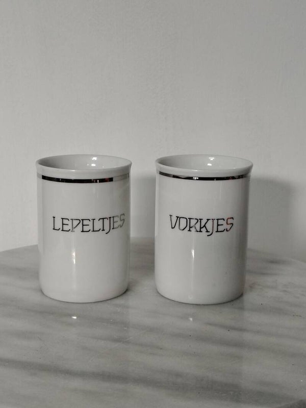 Vintage lepeltjes & vorkjes potjes – wit keramiek met zilverkleurige rand