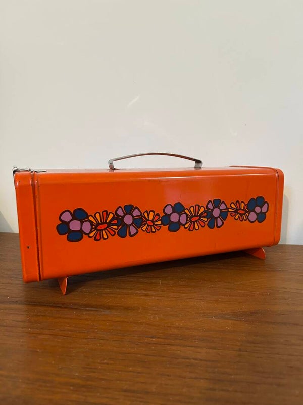 Brabantia “ Diana “ koekblik + plank 70’s