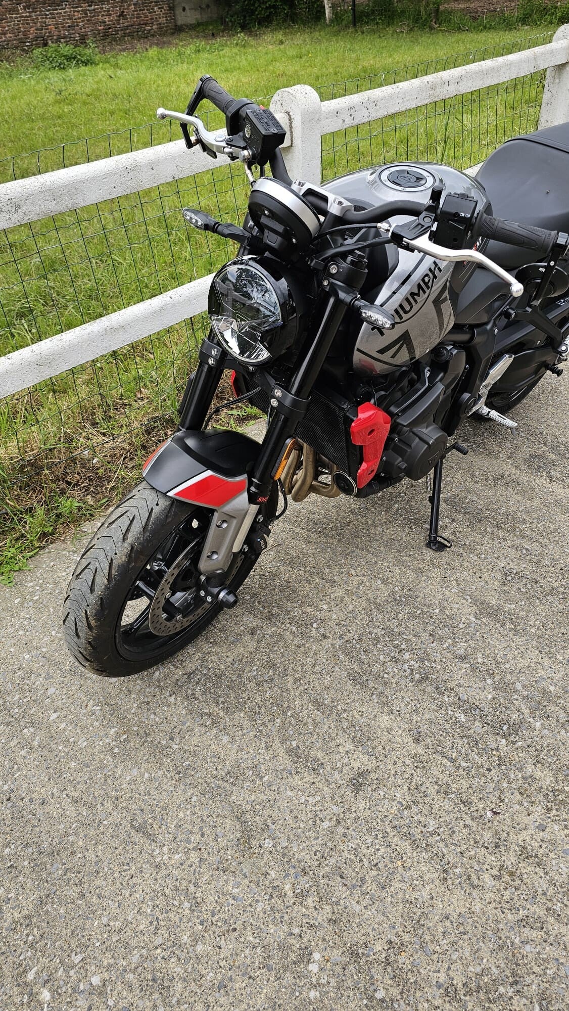 Triumph trident 660