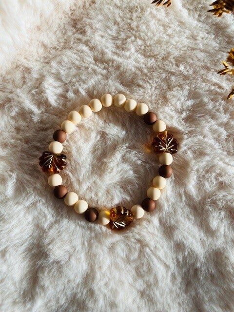 Kinderarmbandje peach blaadjes