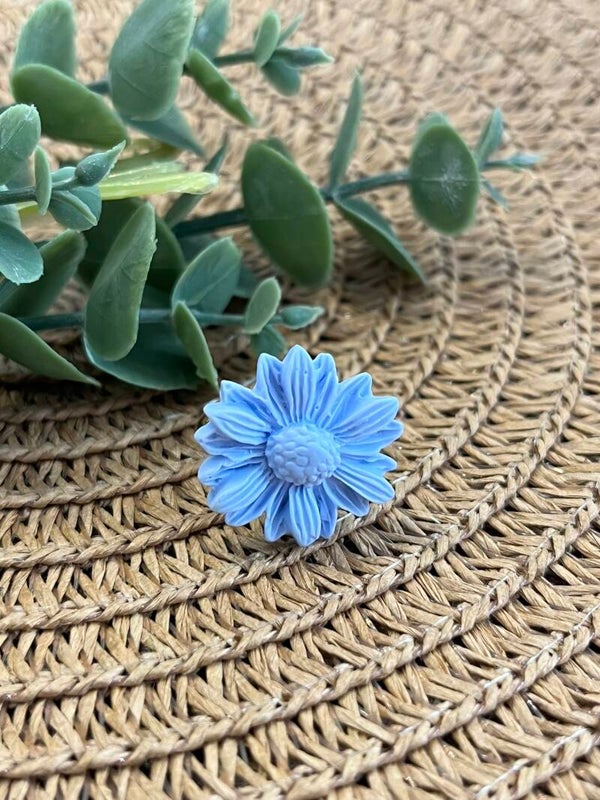 Ring bloem lichtblauw