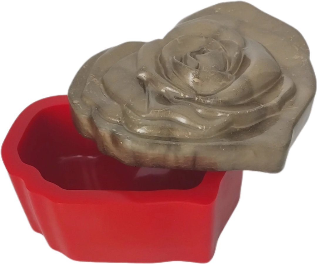 Boîte "rose" forme coeur - noire et or