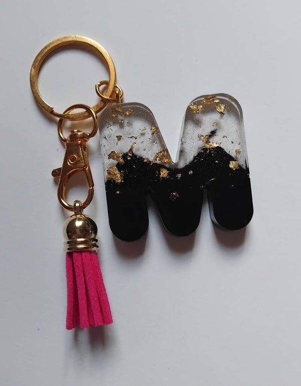 Porte-clés pompon lettre M