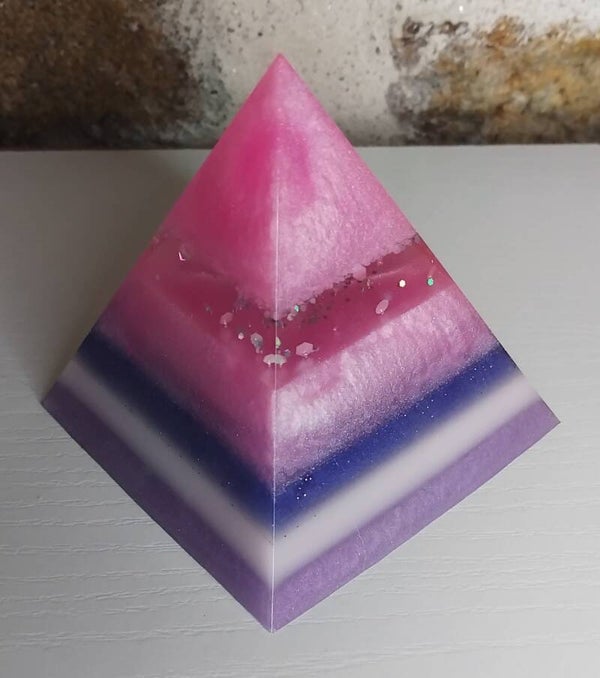 Pyramide rose et violette
