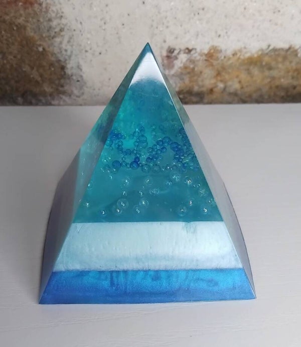 Pyramide bleue