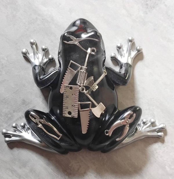 Grenouille "Bricoleuse"