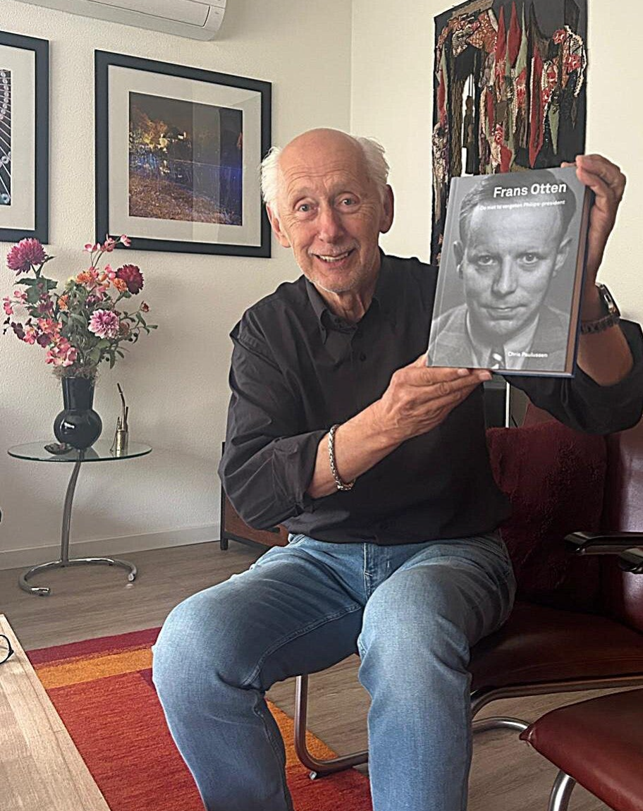 De voorpagina van de biografie van Frans Otten. geschreven door Chris Paulussen.
