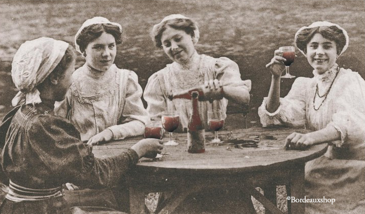 Image de deux femmes prenant l'apéritif. Crédit : Bordeaux Shop