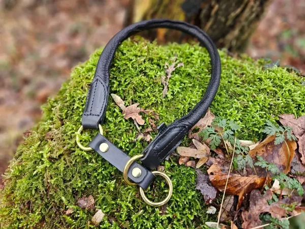 Ronde halsband van hertenzacht leder