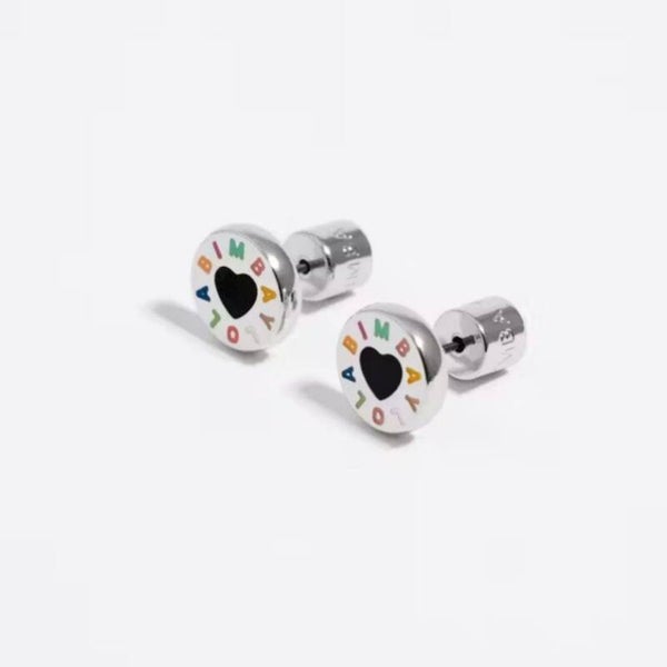 Pendientes con letras de color
