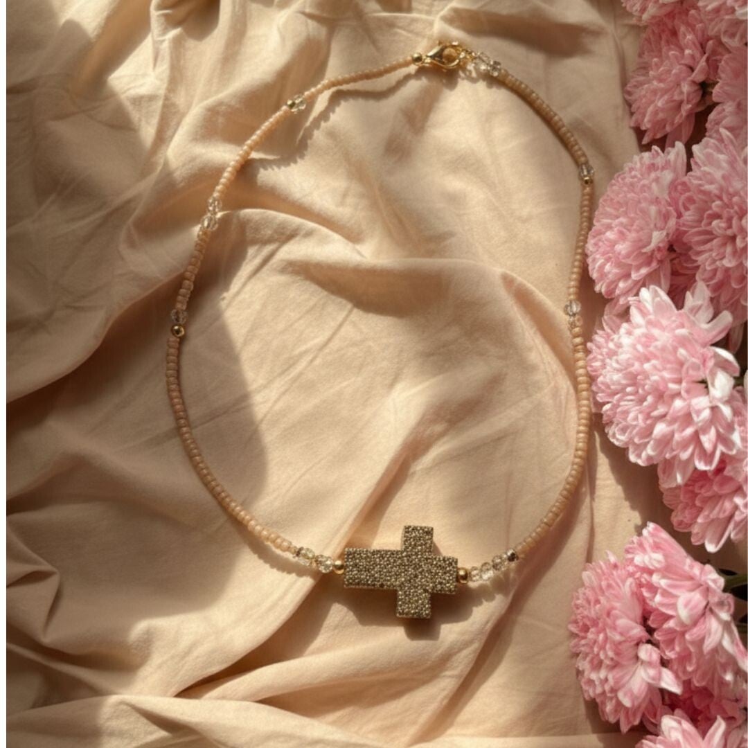 Collar cruz volcánica