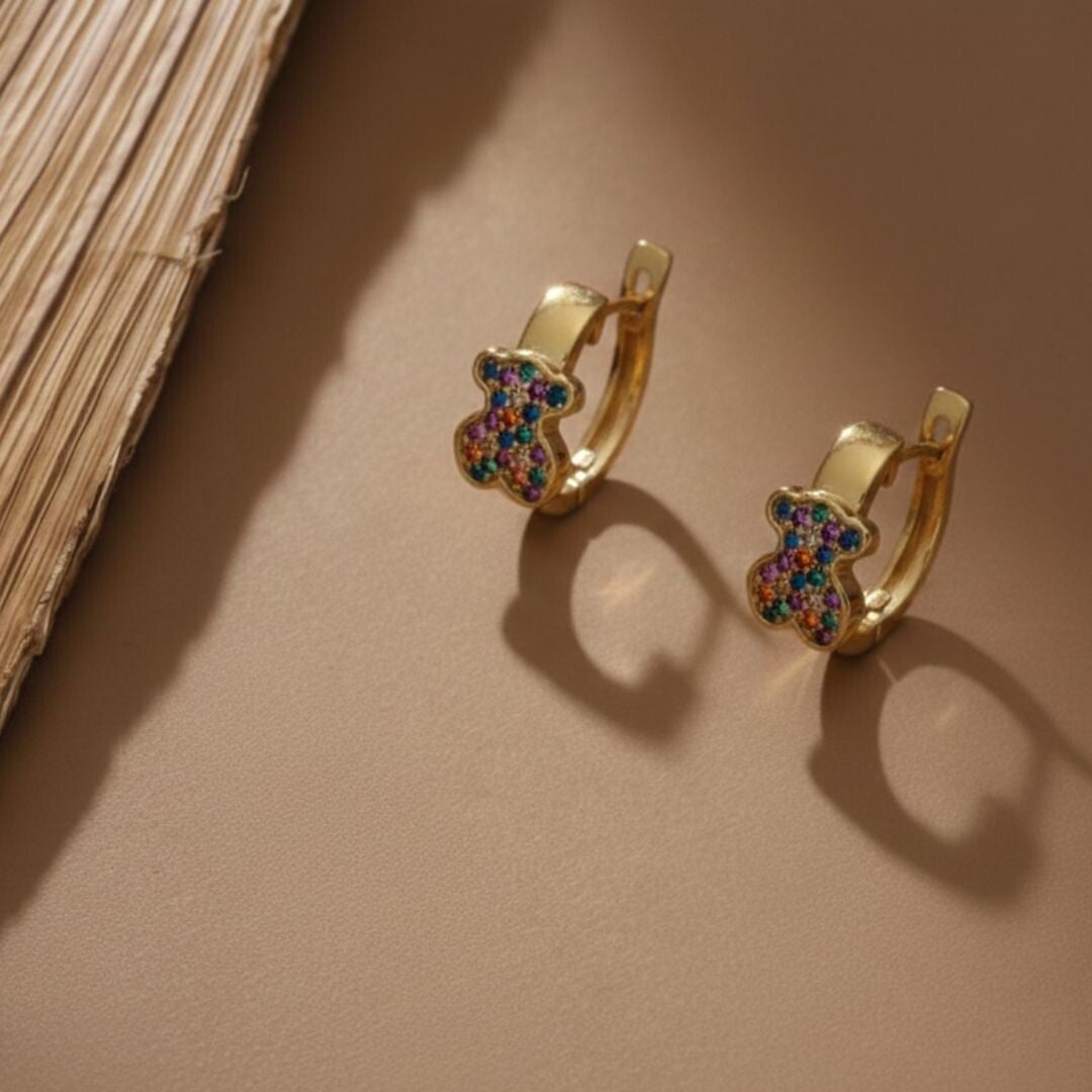Pendientes dorados oso con destellos de color