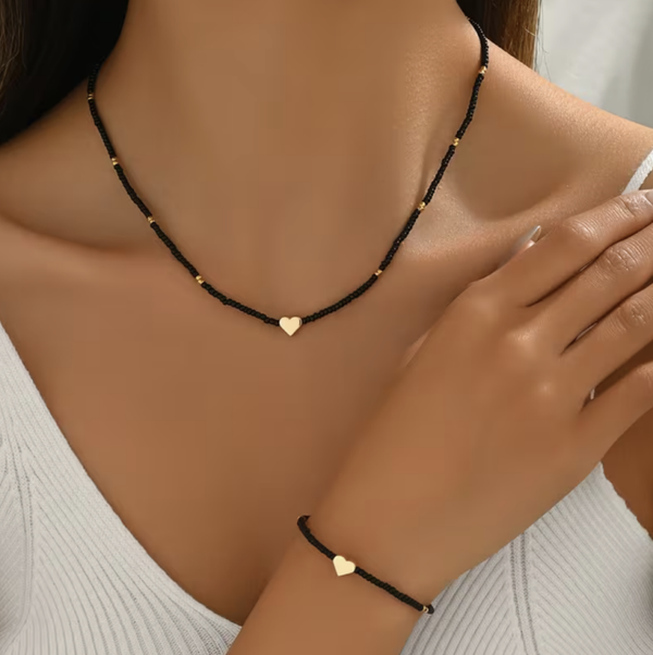 Conjunto negro con corazón