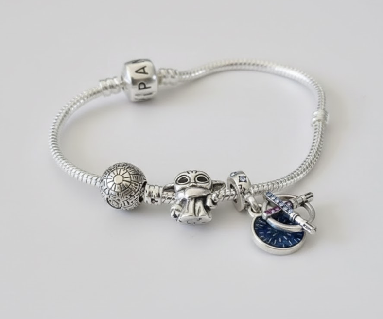 Brazalete charms guerra de las galaxias
