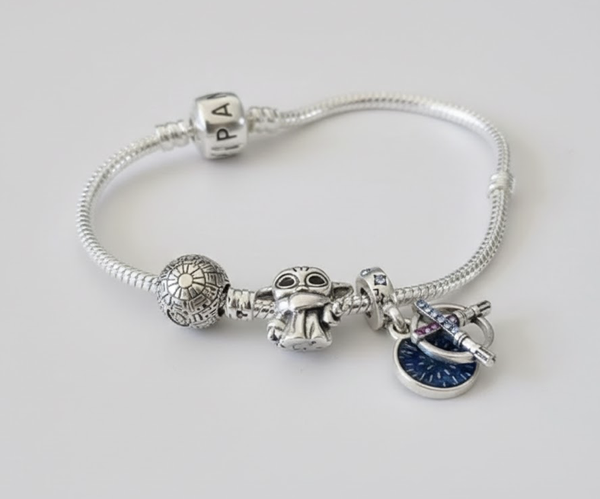 Brazalete charms guerra de las galaxias